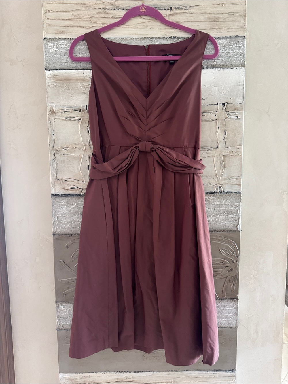 Elegant V-Neck Sleeveless